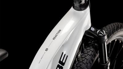 Cube Reaction Hybrid SLT 800 metallicwhite'n'black Gr&ouml;&szlig;e: Trapeze M Produktbild 1